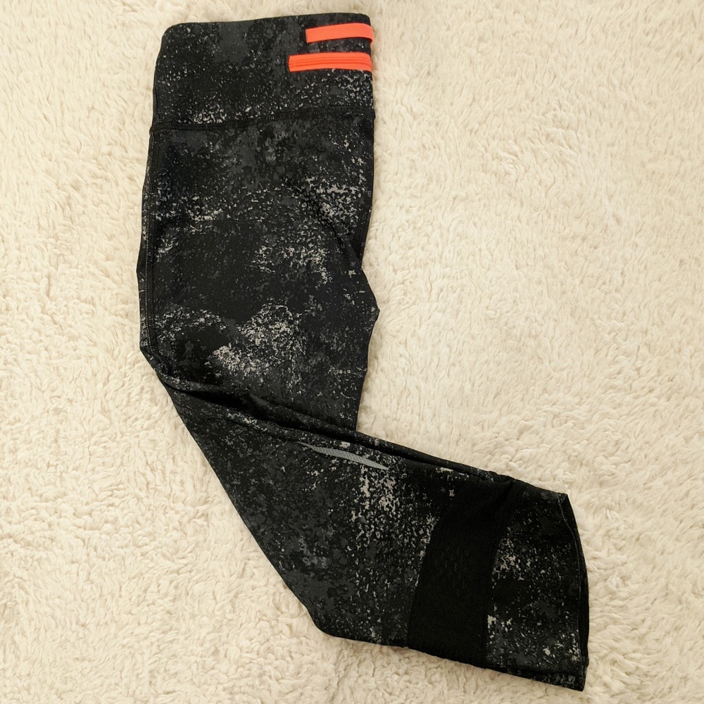 Under Armour HeatGear cropped compression leggings